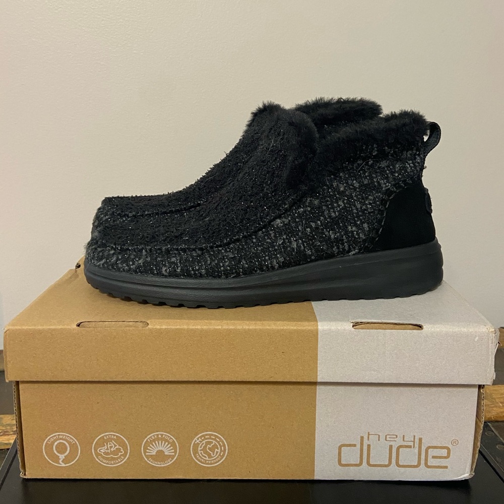 Gently used Denny Hey Dudes size 9